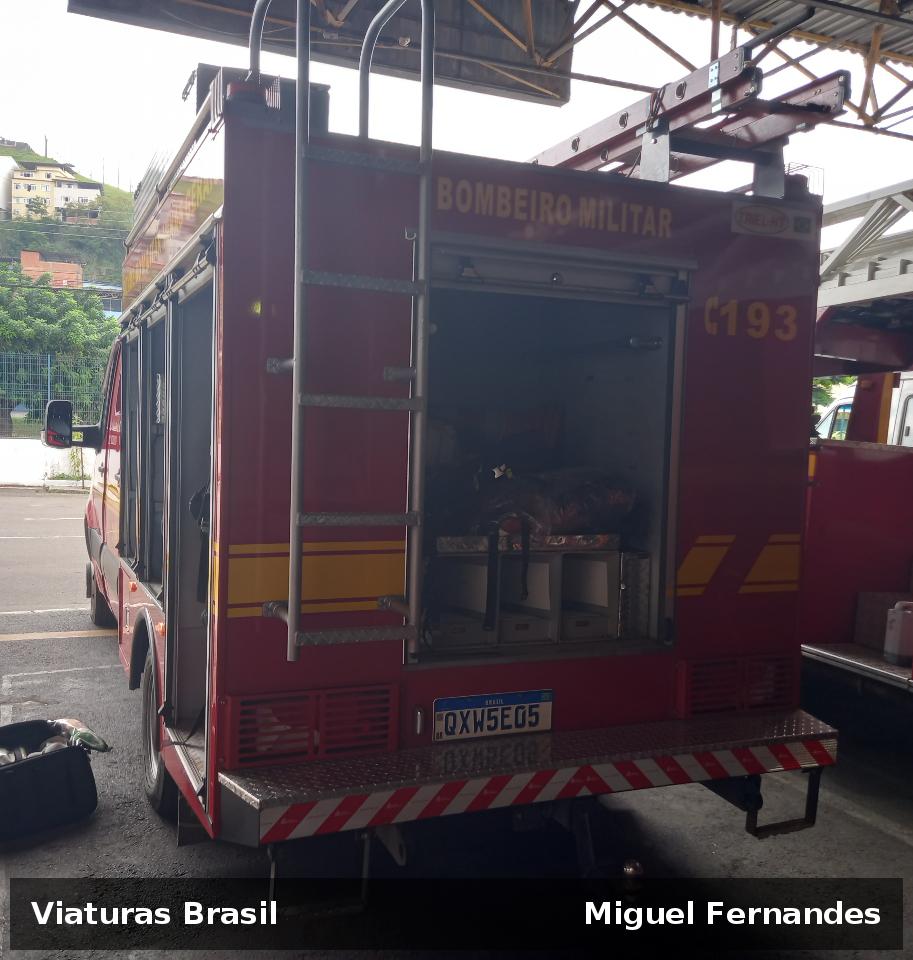 Viatura Mercedes-Benz Sprinter, da CBMMG, prefixo ASM-5405, fotografada em Juiz de Fora, MG.