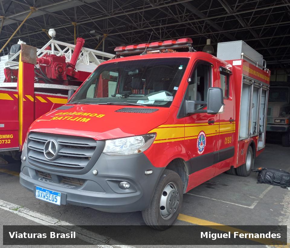 Viatura Mercedes-Benz Sprinter, da CBMMG, prefixo ASM-5405, fotografada em Juiz de Fora, MG.
