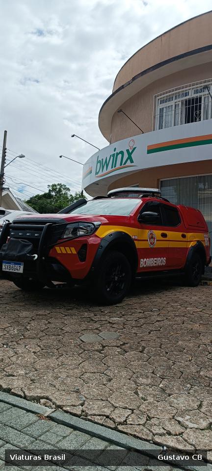 Viatura Nissan Frontier, da CBMSC, prefixo AR-230, fotografada em Blumenau, SC.