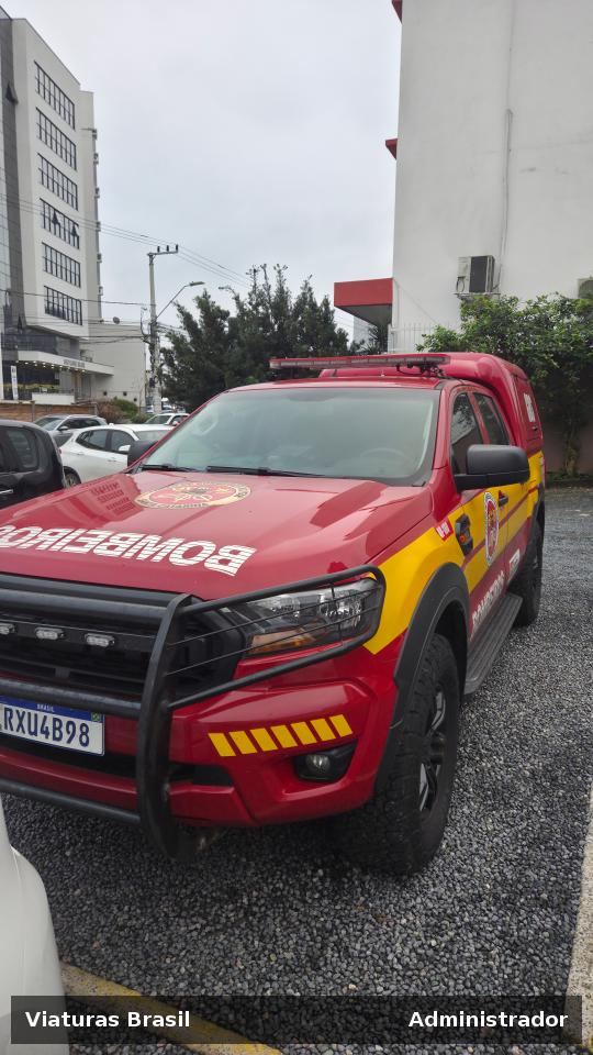 Viatura Ford Ranger, da CBMSC, prefixo AR-180, fotografada em Blumenau, SC.