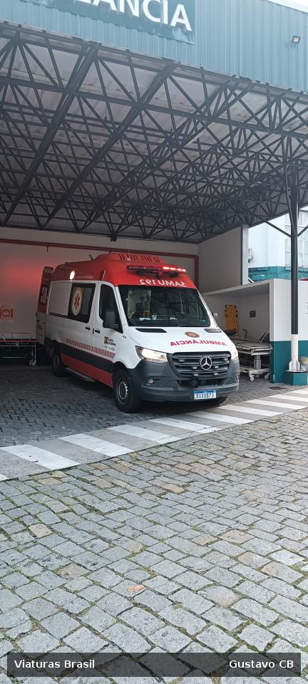 Viatura Mercedes-Benz Sprinter, da SAMU-SC, fotografada em Blumenau, SC.