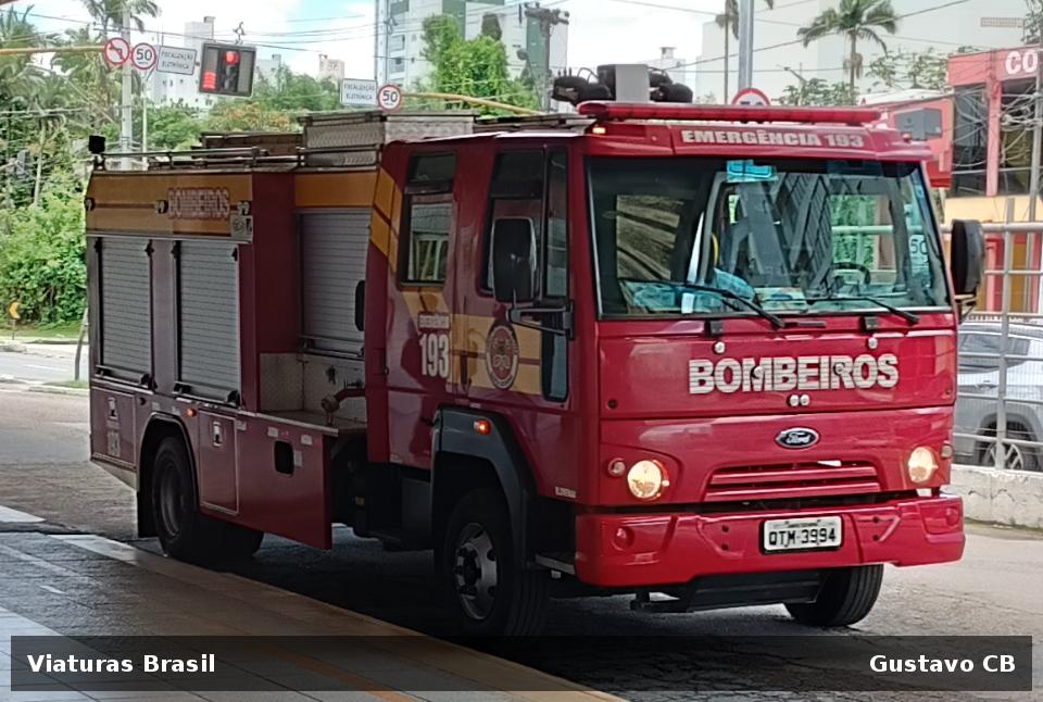Viatura Ford CARGO 1119, da CBMSC, prefixo ABTR-177, fotografada em Blumenau, SC.