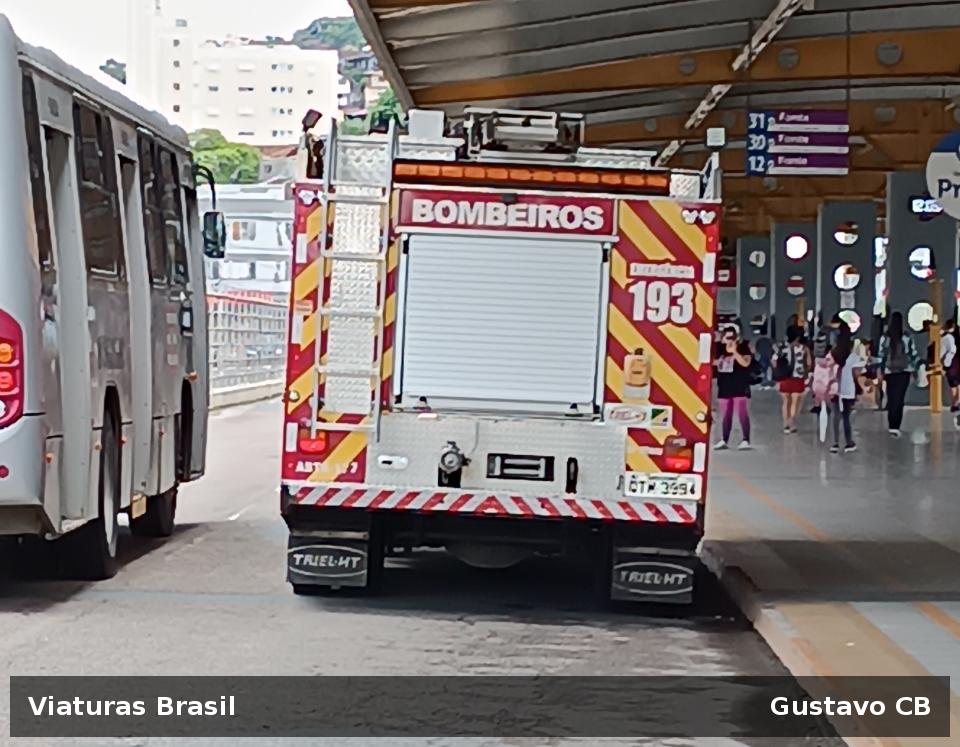 Viatura Ford CARGO 1119, da CBMSC, prefixo ABTR-177, fotografada em Blumenau, SC.