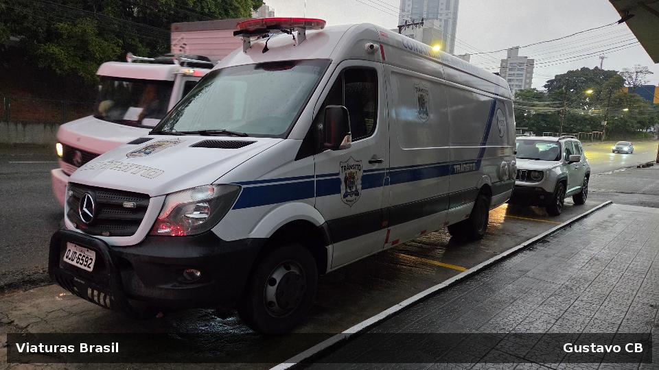 Viatura Mercedes-Benz Sprinter, da GMT-BNU, fotografada em Blumenau, SC.