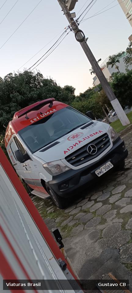 Viatura Mercedes-Benz Sprinter, da SAMU-SC, fotografada em Blumenau, SC.
