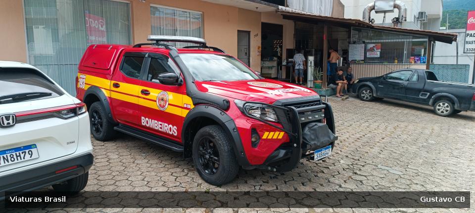 Viatura Nissan Frontier, da CBMSC, prefixo AR-230, fotografada em Blumenau, SC.