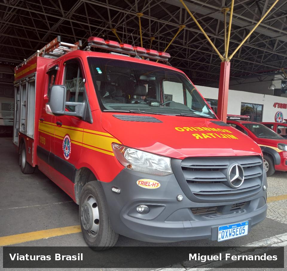 Viatura Mercedes-Benz Sprinter, da CBMMG, prefixo ASM-5405, fotografada em Juiz de Fora, MG.